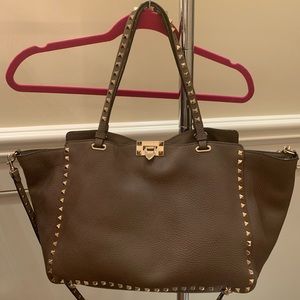 Valentino Garvani Rockstud Medium Leather Tote